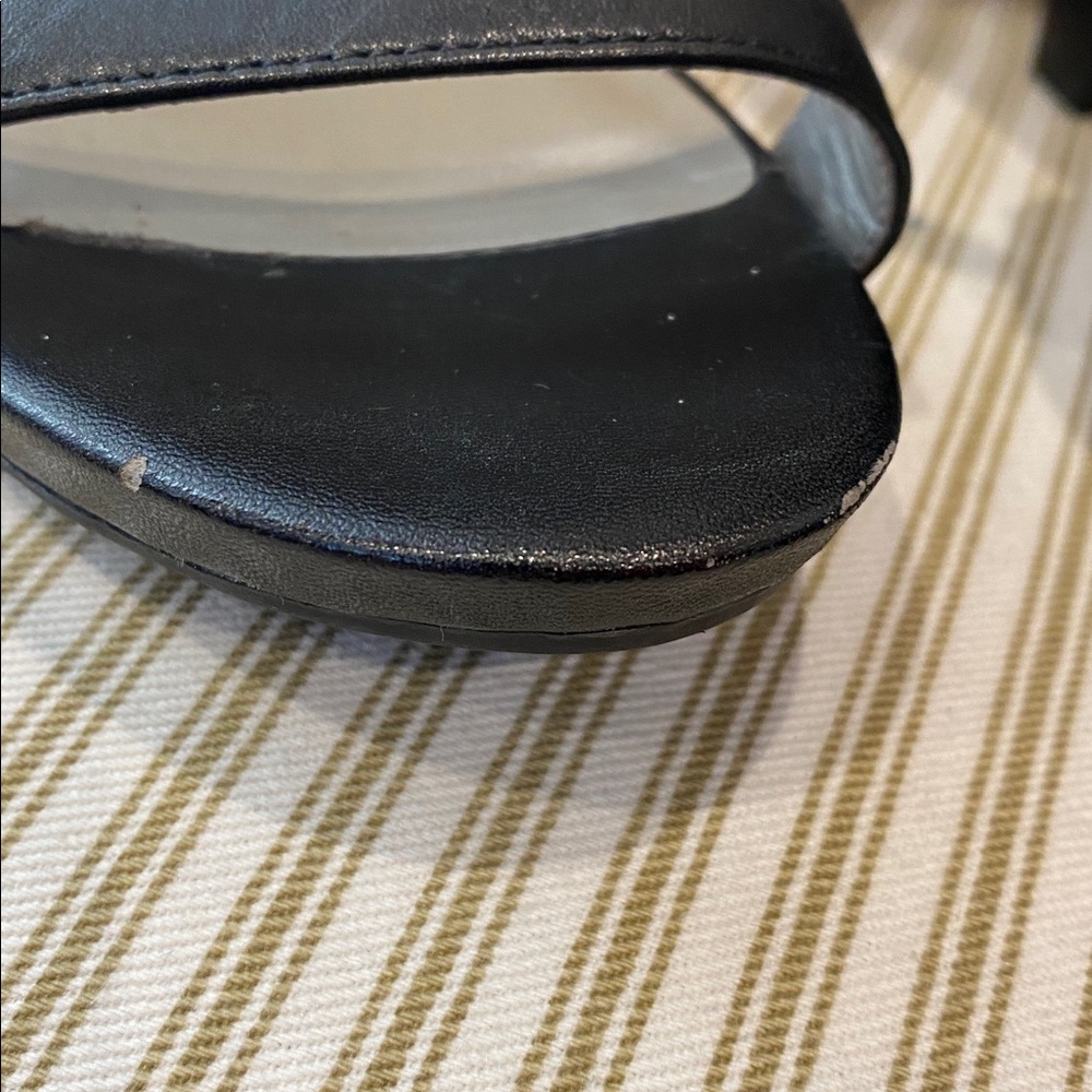 Me Too Elegant Leather Black Women's Sandals - Picture 8 of 8
